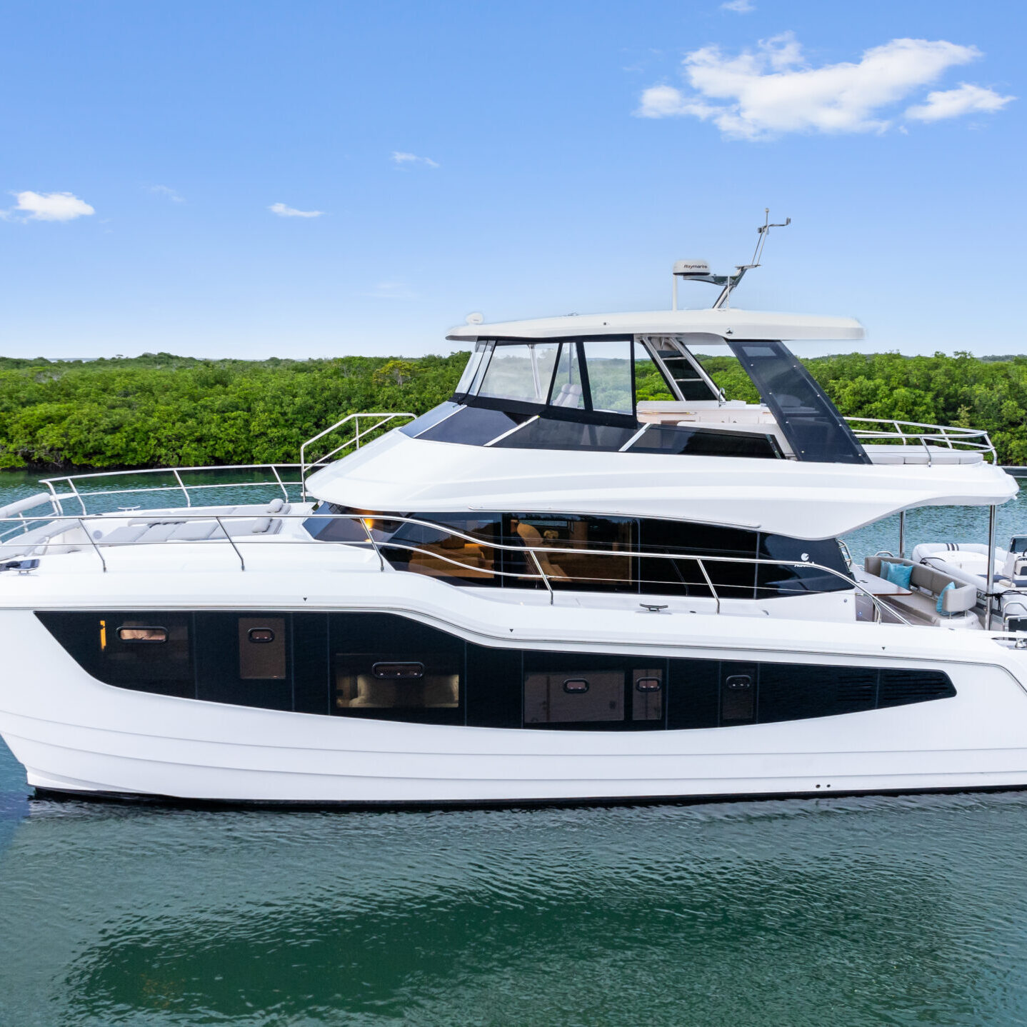 AQUILA 50 POWER CATAMARAN YACHT