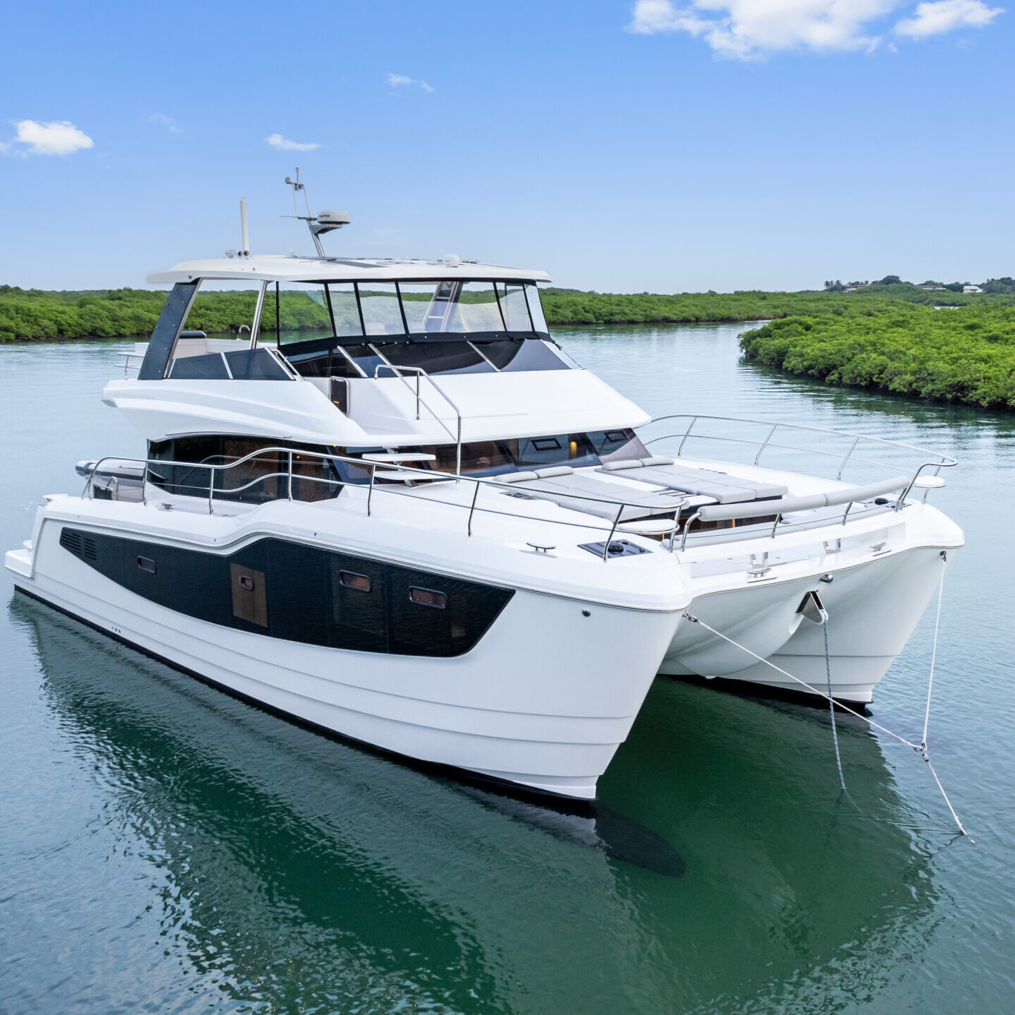 AQUILA 50 POWER CATAMARAN YACHT