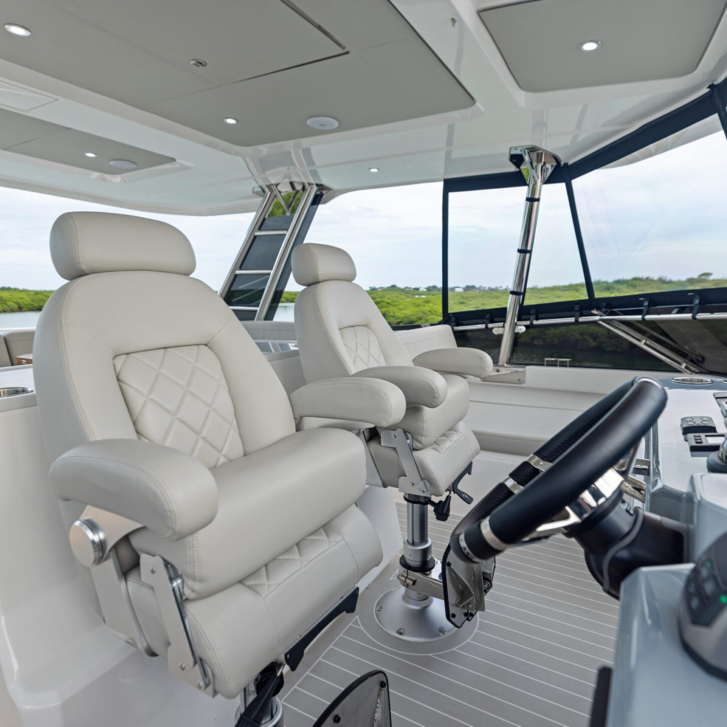 AQUILA 50 POWER CATAMARAN YACHT