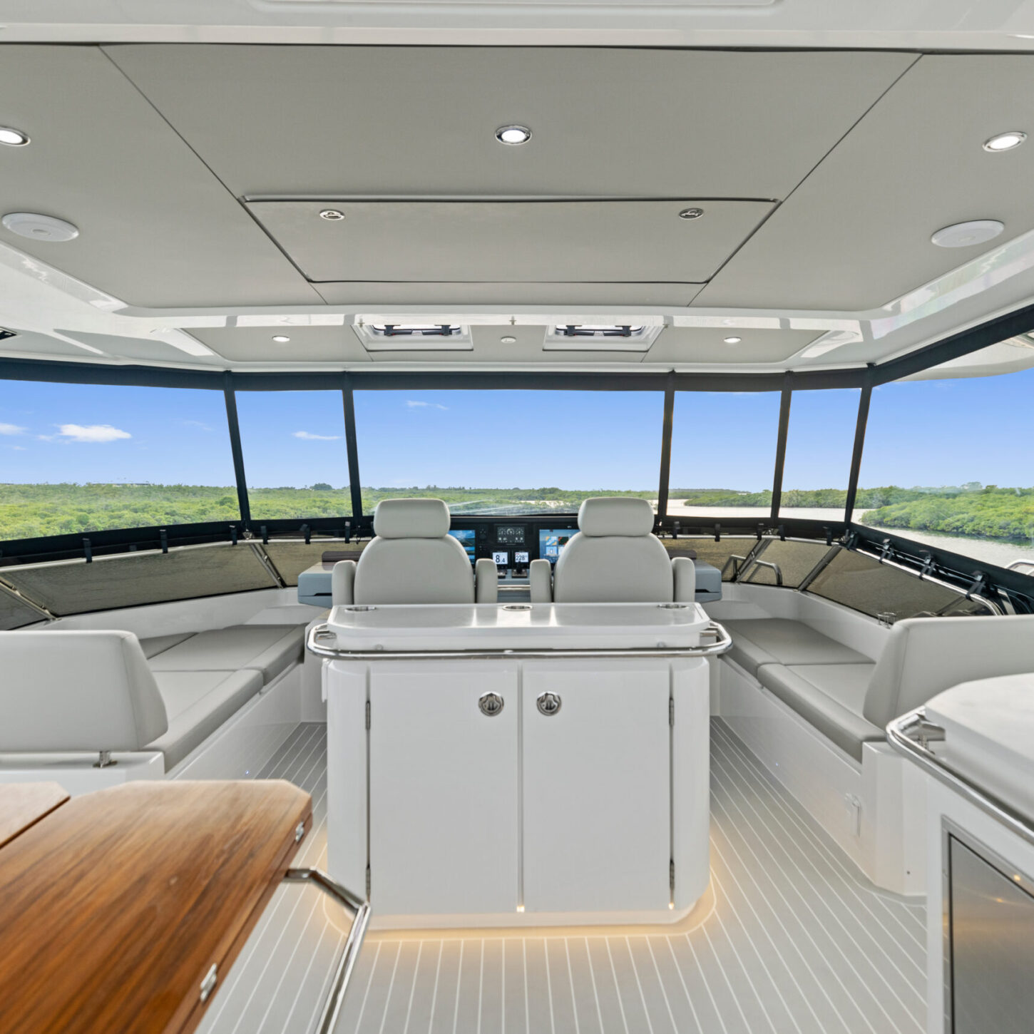 AQUILA 50 POWER CATAMARAN YACHT