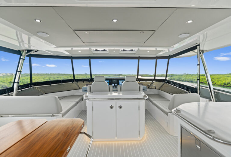 AQUILA 50 POWER CATAMARAN YACHT
