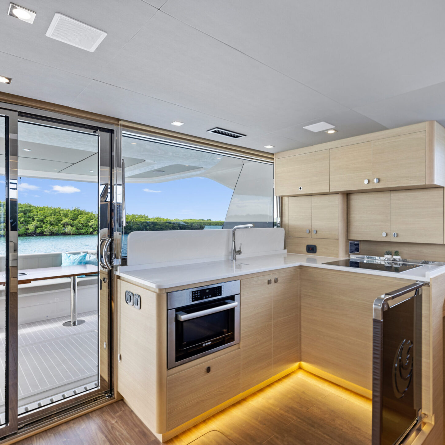AQUILA 50 POWER CATAMARAN YACHT