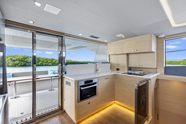 AQUILA 50 POWER CATAMARAN YACHT