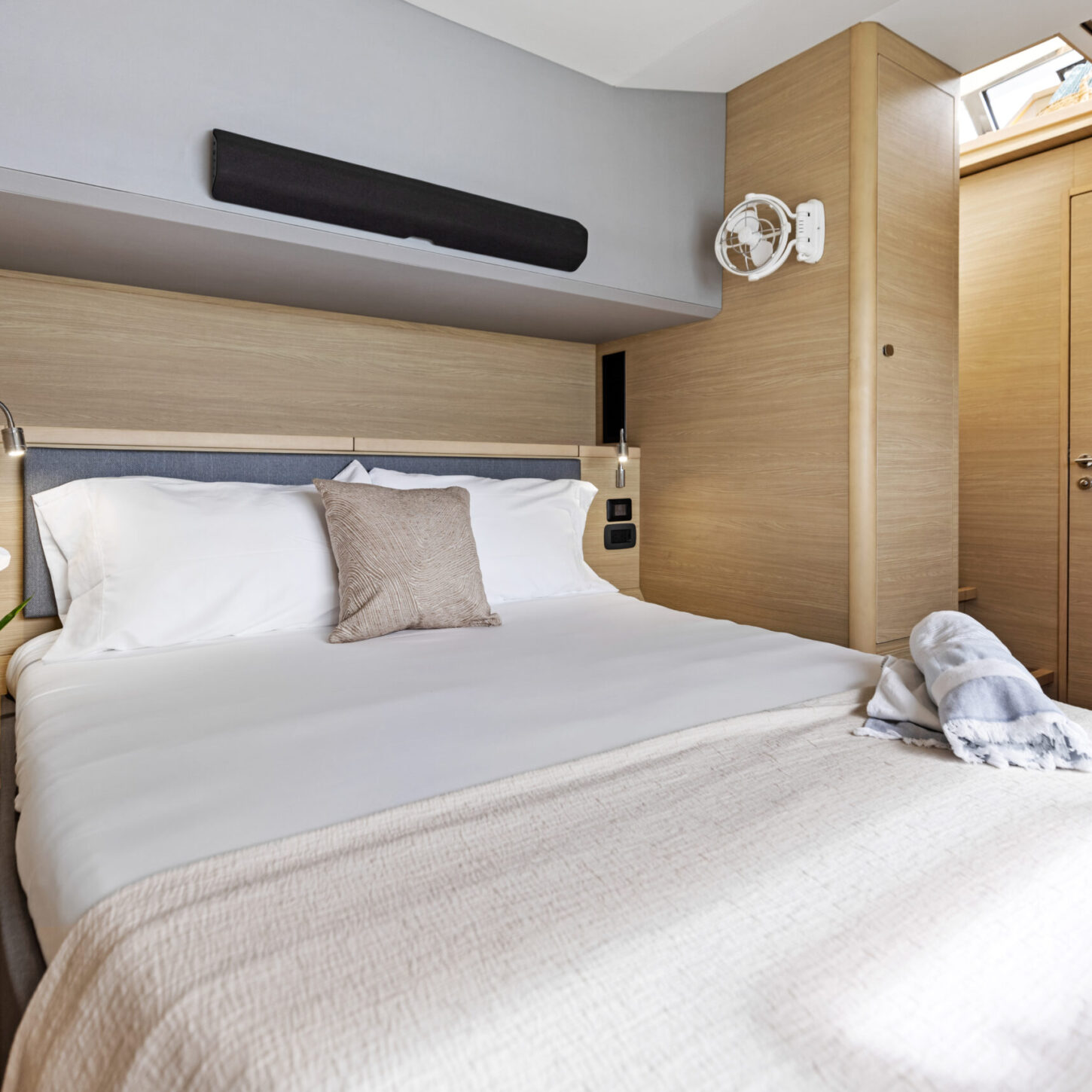 AQUILA 50 POWER CATAMARAN YACHT
