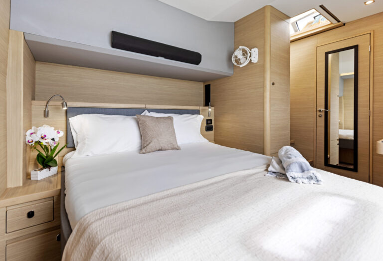 AQUILA 50 POWER CATAMARAN YACHT