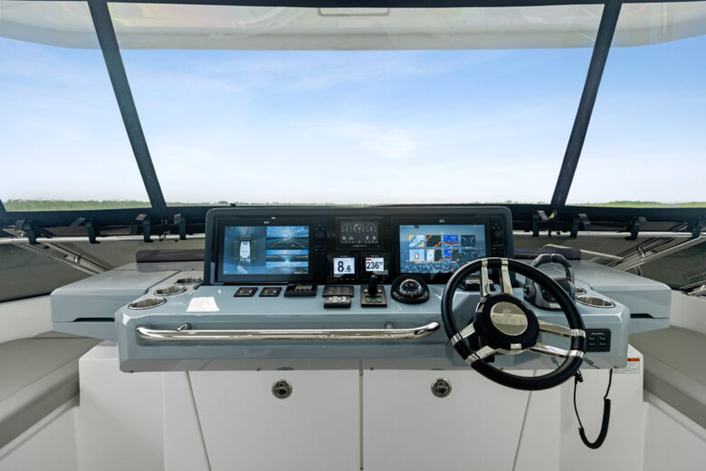 AQUILA 50 POWER CATAMARAN YACHT