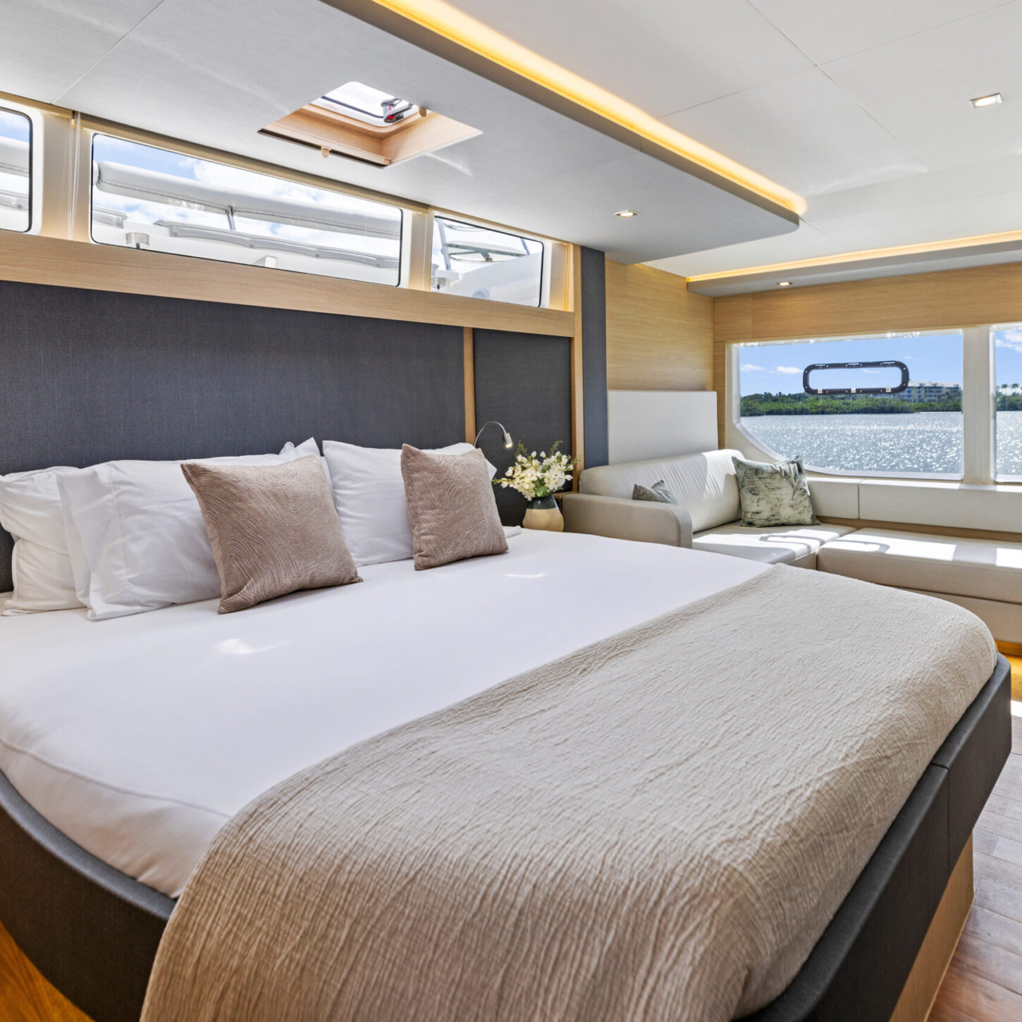 AQUILA 50 POWER CATAMARAN YACHT