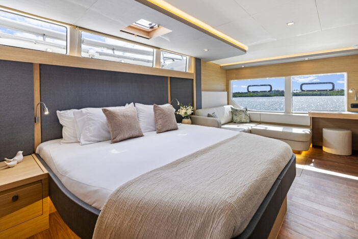 AQUILA 50 POWER CATAMARAN YACHT