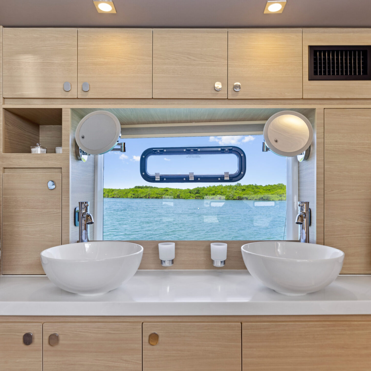 AQUILA 50 POWER CATAMARAN YACHT