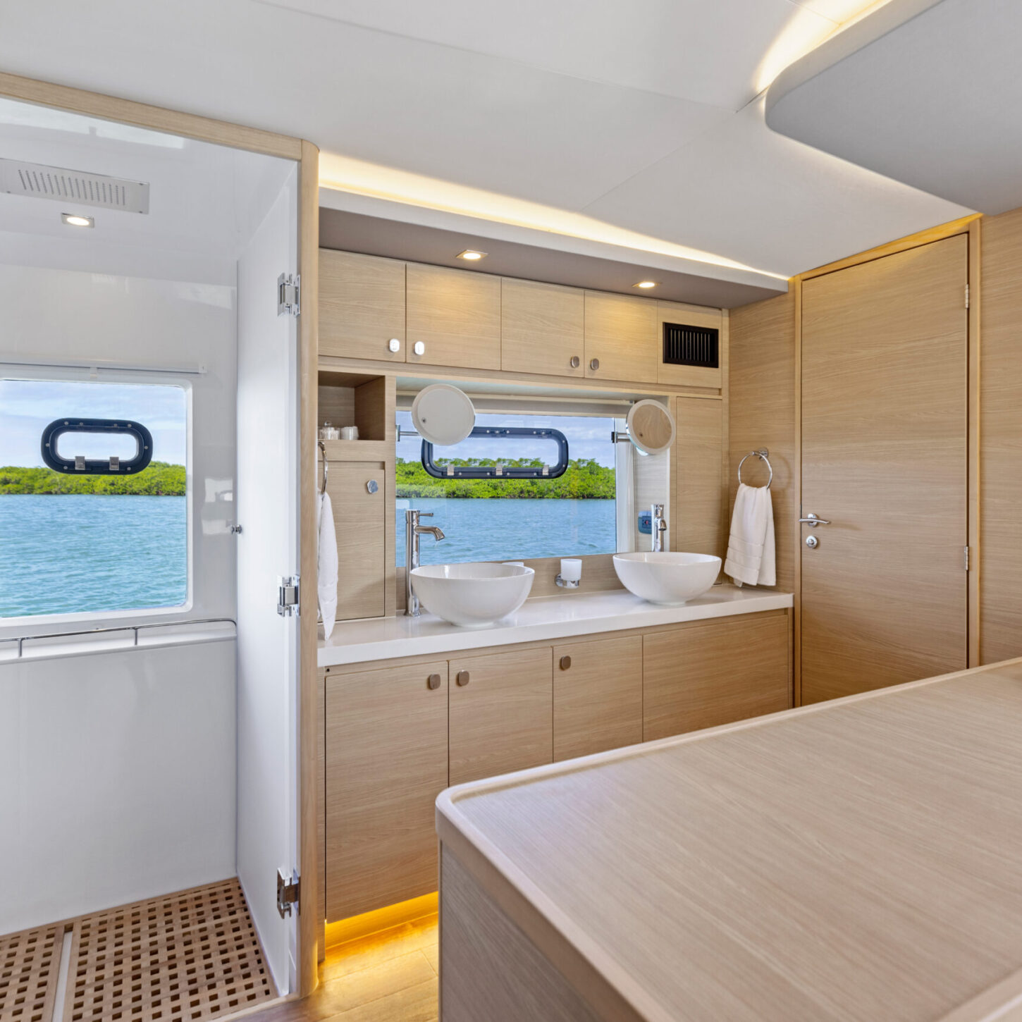 AQUILA 50 POWER CATAMARAN YACHT