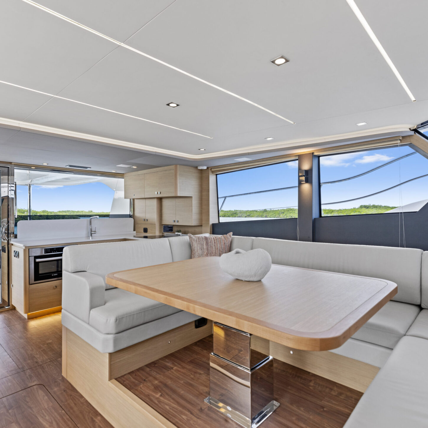AQUILA 50 POWER CATAMARAN YACHT