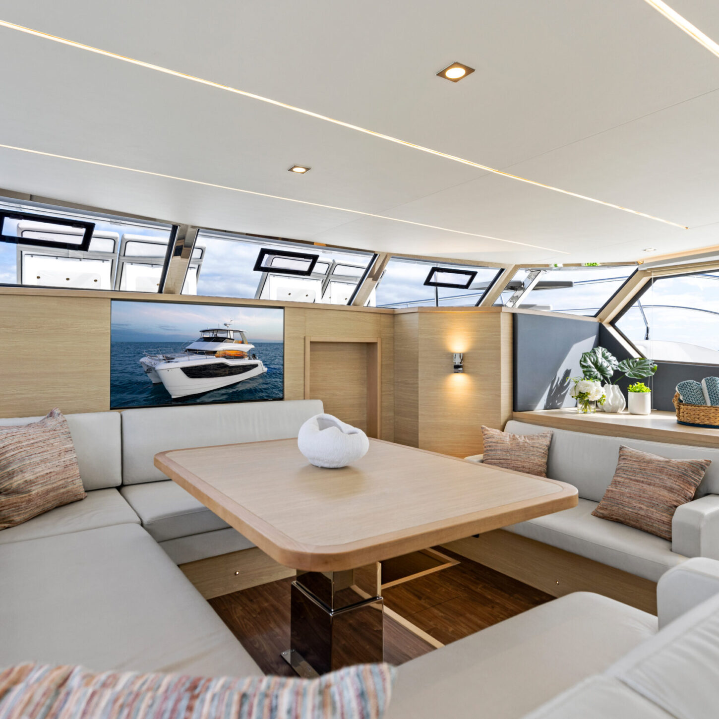 AQUILA 50 POWER CATAMARAN YACHT