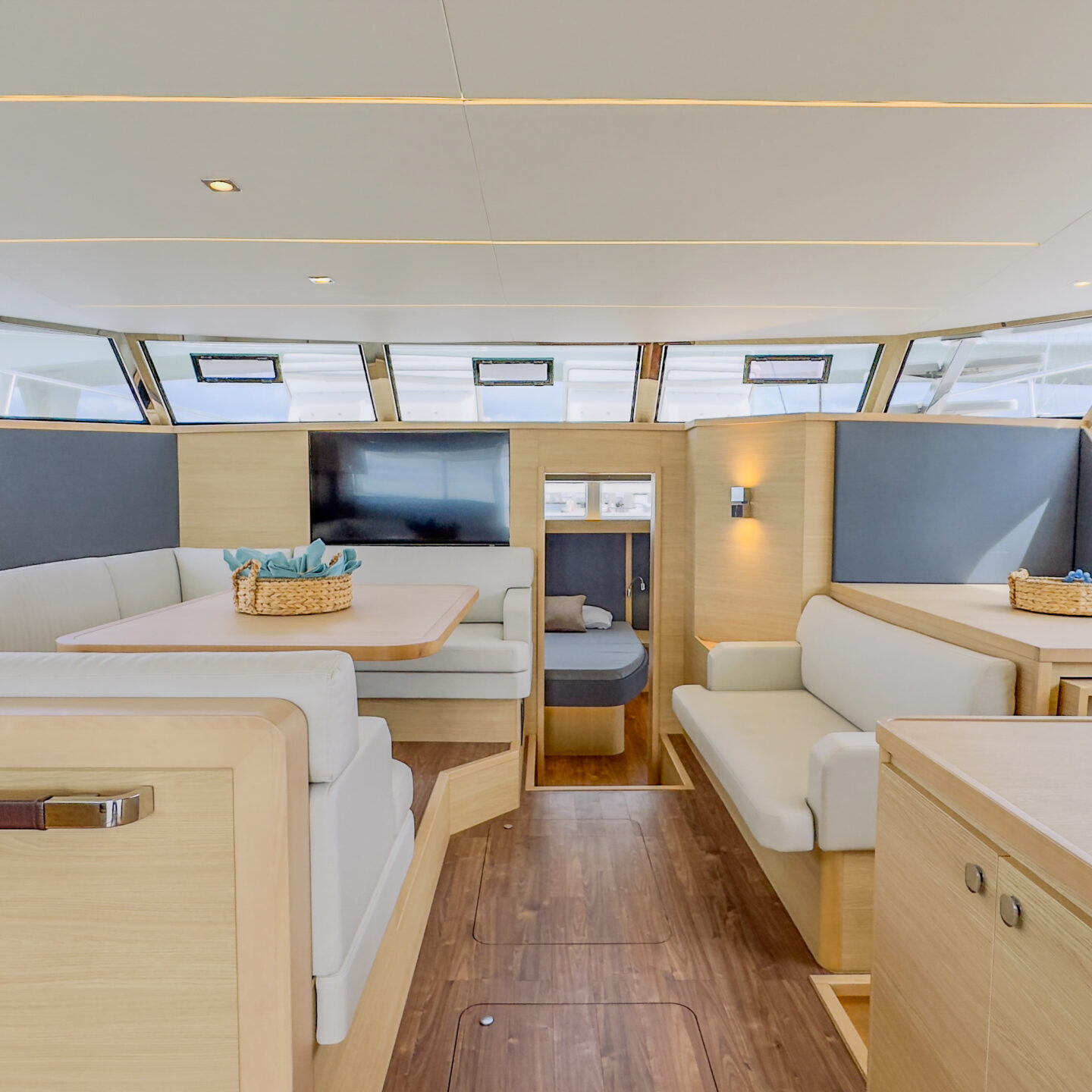 AQUILA 50 POWER CATAMARAN YACHT