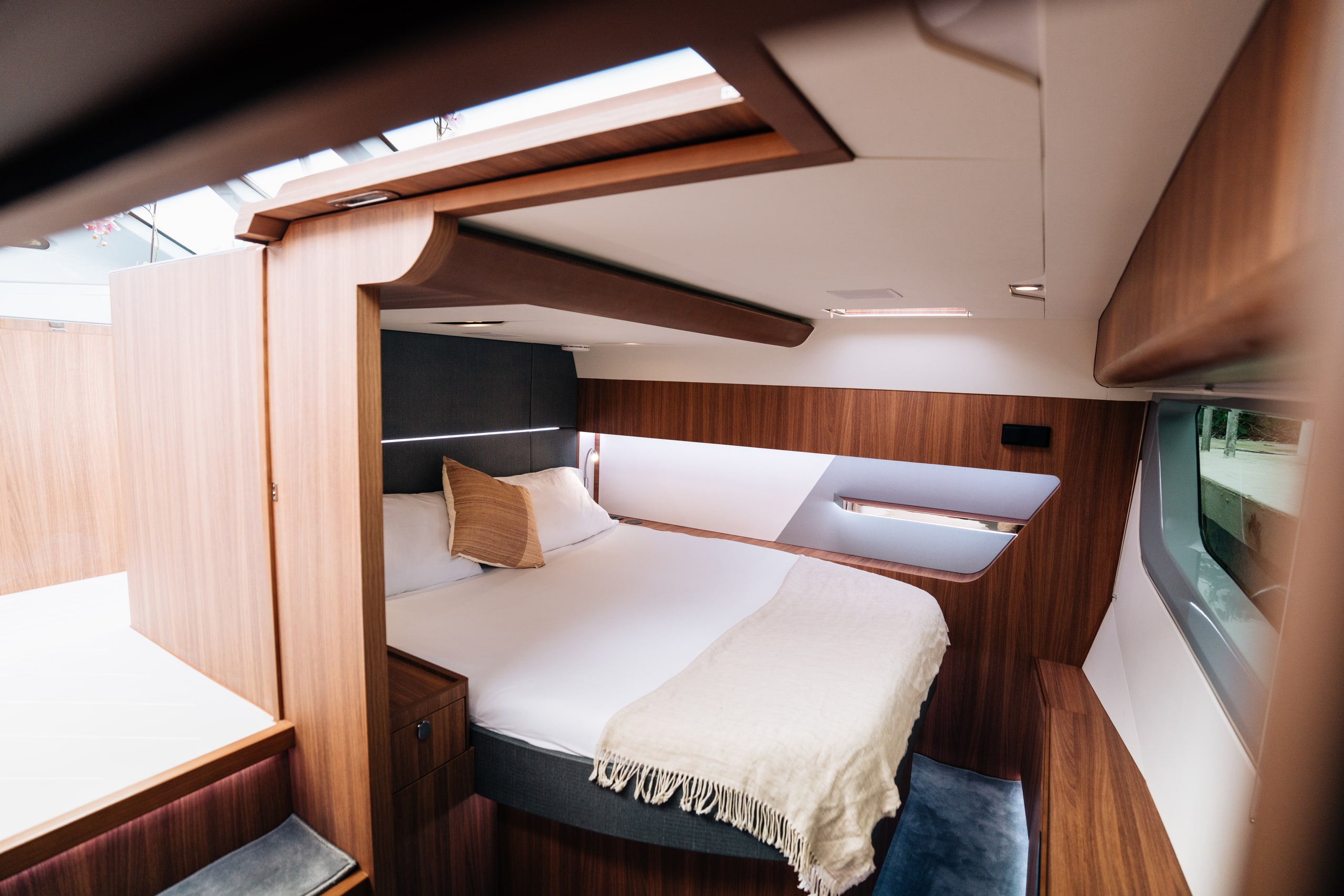 Synergy - aquila-46-coupe-interior-04