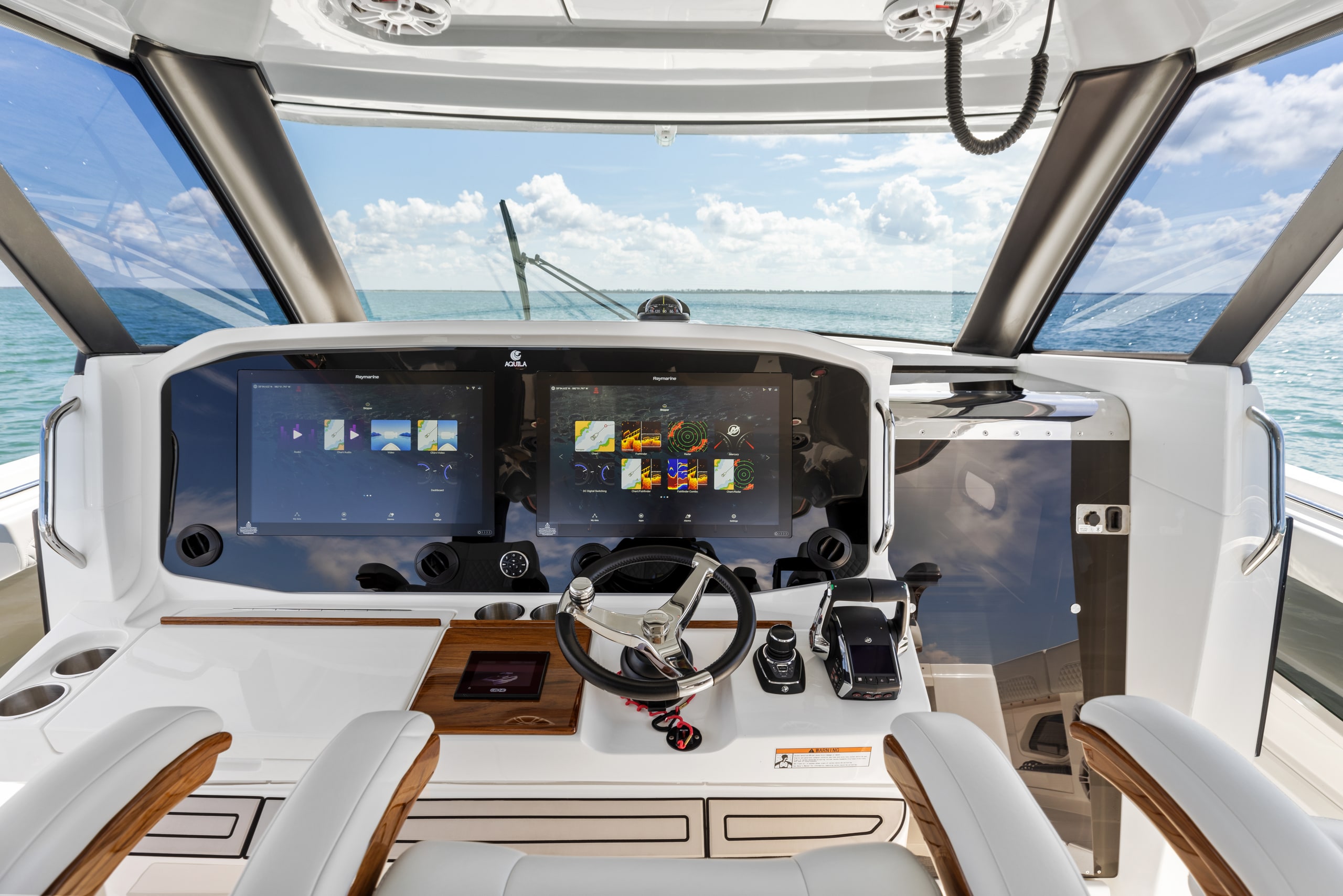 Synergy - aquila-47-molokai-interior-helm-03