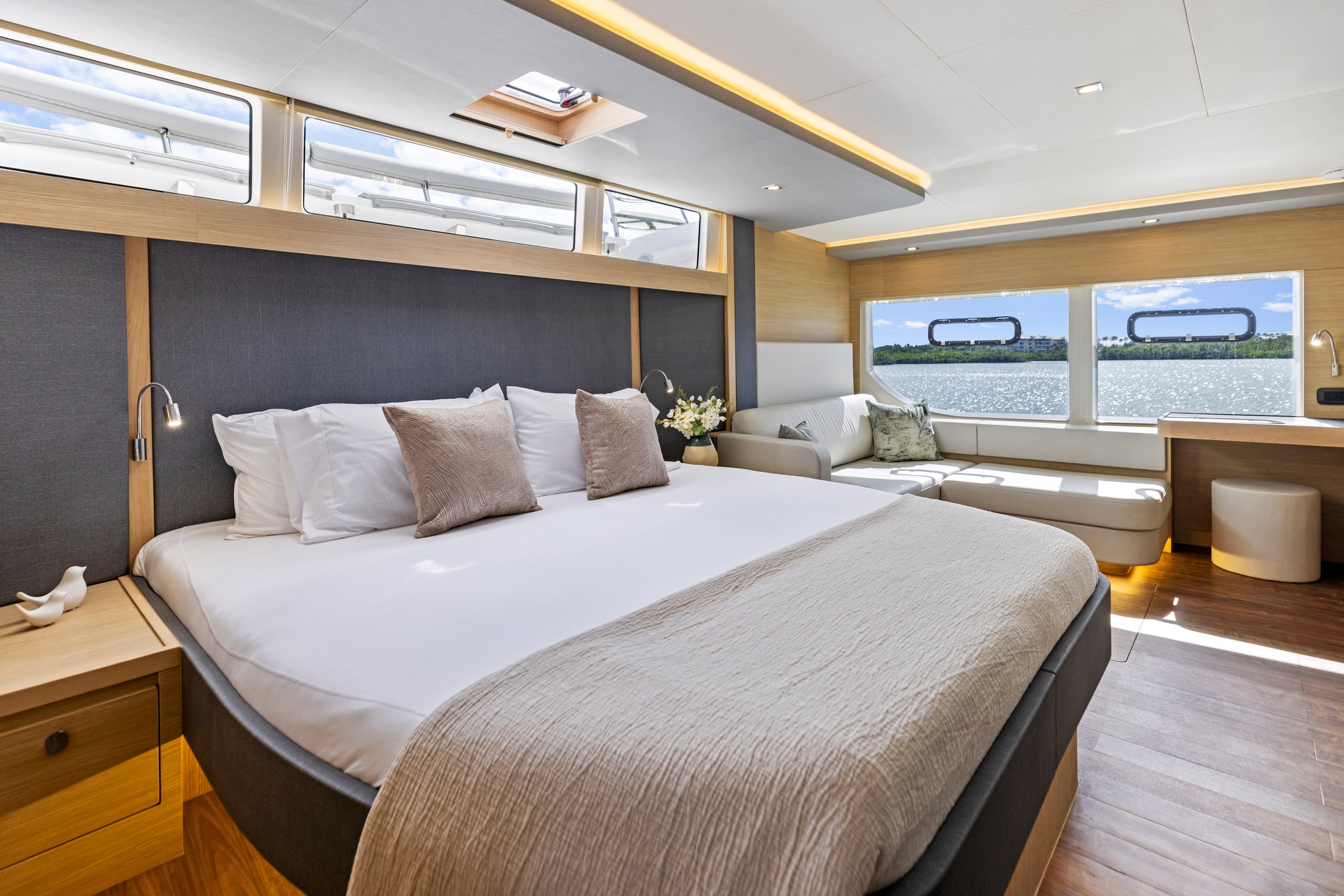 aquila-50-yacht-interior-03